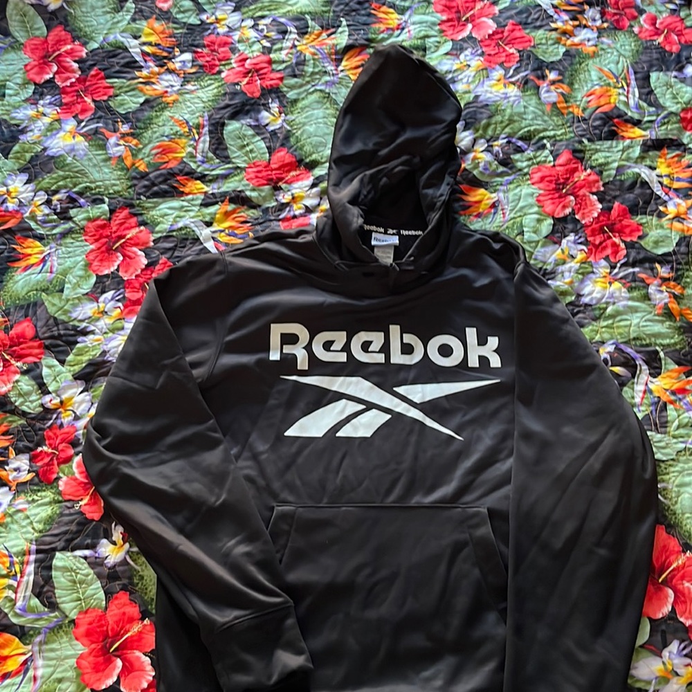 Young men’s Reebok sport/training hoodie, size small. Excellent condition